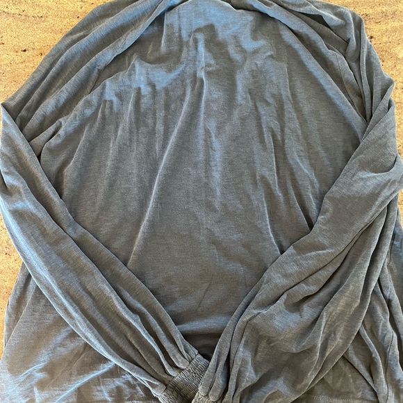 Evereve smocked raglan top Size 2 - Picture 5 of 5